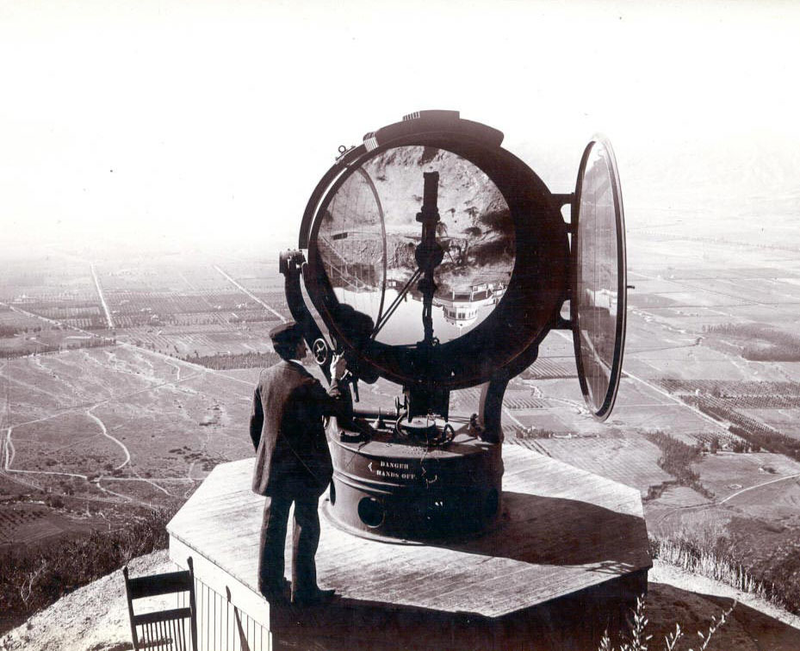 Illustration for article titled This Giant Searchlight Once Scanned L.A. From the Mountains Above